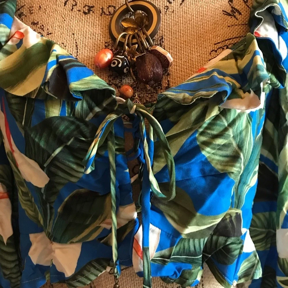 FARM Rio Blue and Green Floral Crop Top - Picture 3 of 9